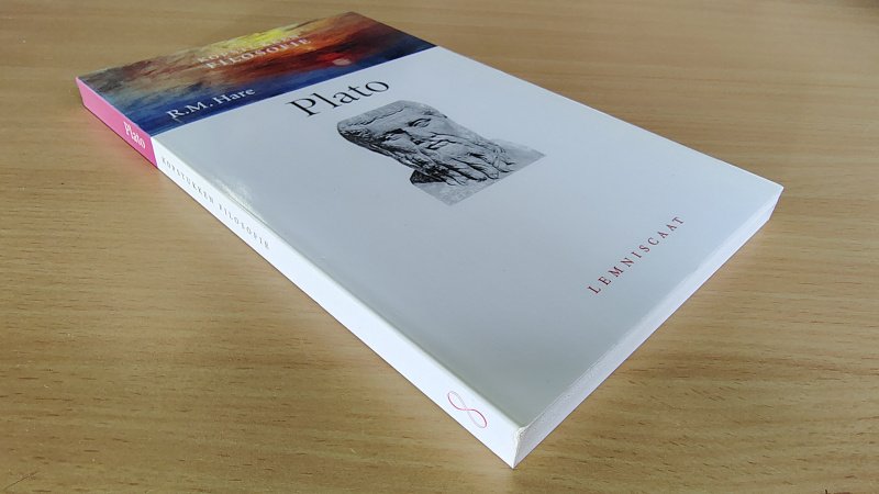 Tweedehands boek: Kopstukken filosofie Plato van auteur Richard Mervyn Hare - Paperback met rechte rug zonder leesvouwen in zeer goede staat. Binnenwerk onbeschreven en netjes.