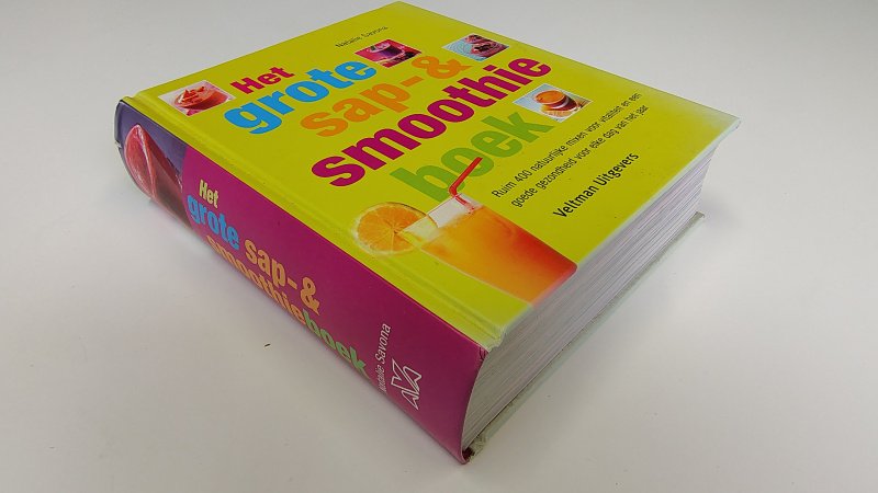 Tweedehands boek: Het grote sap- & smoothieboek van auteur Natalie Savona - Hardcover met minimale gebruikerssporen kaft, oogt bijna als nieuw. Binnenwerk als nieuw!