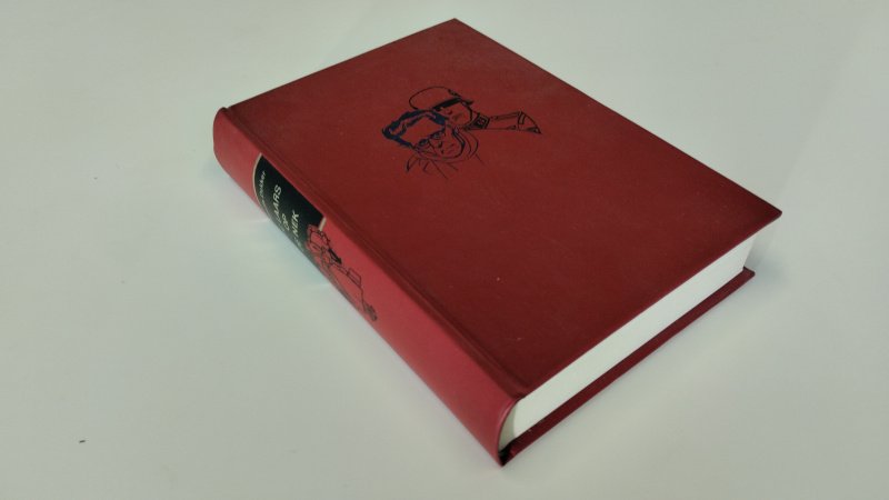 Tweedehands boek: De Laars op de nek van auteur Maurits Dekker - In goede staat. Nederlandstalige hardcover zonder stofomslag. Minimale gebruikssporen aan de kaft. Naam voorin geschreven, rest van de pagina's onbeschreven en netjes