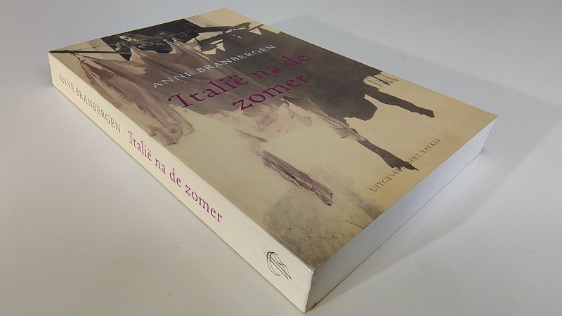 Tweedehands boek: Italië na de zomer van auteur Anne Branbergen - Paperback met lichte gebruikerssporen puntjes kaft en ex-libris stempeltje voorin, verder onbeschreven en netjes.