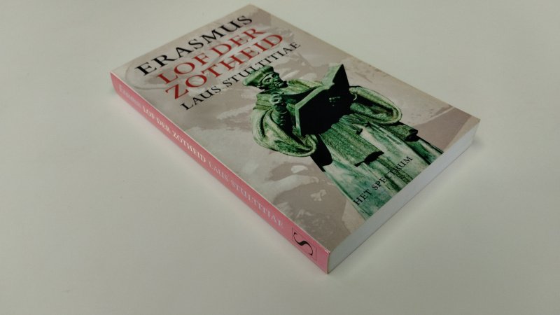 Tweedehands boek: Laus stultitiae, Lof der zotheid van auteur Desiderius Erasmus - Zo goed als nieuw. Nederlandstalige softcover. Rechte rug, netjes en onbeschreven.