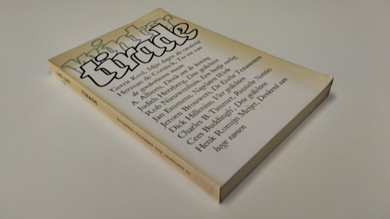 Tweedehands boek: Tirade (winter) 240/241 nov/dec1978 -  jaargang 22 van auteur Diverse auteurs - In goede staat. Nederlandstalige softcover, De kaft is verkleurd, met een paar kleine vlekjes op de achterkant. Ex Libris relief stempel voorin. Pagina's netjes, onbeschreven en stevig in de binding