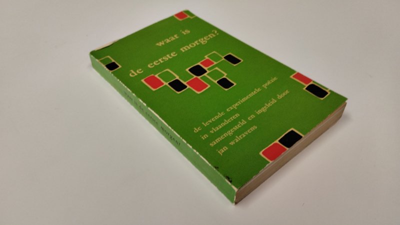 Tweedehands boek: Waar is de morgen? van auteur Diverse auteurs - In redelijke staat. Nederlandstalige softcover. Gebruikssporen en verkleuring aan de kaft. Ex Libris relief stempel voorin. Pagina's netjes, onbeschreven en stevig in de binding