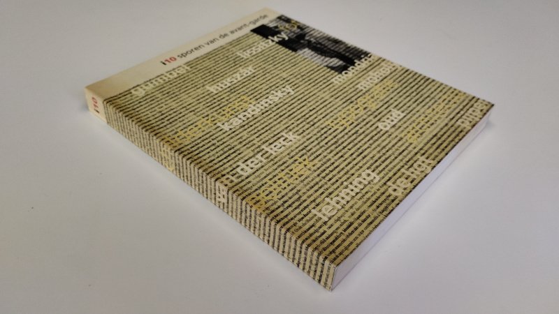 Tweedehands boek: I 10 sporen van de avant garde van auteur Toke van Heland - In goede staat. Nederlandstalige softcover met flappen. De kaft is verkleurd met lichte gebruikssporen. Pagina's netjes, onbeschreven en stevig in de binding