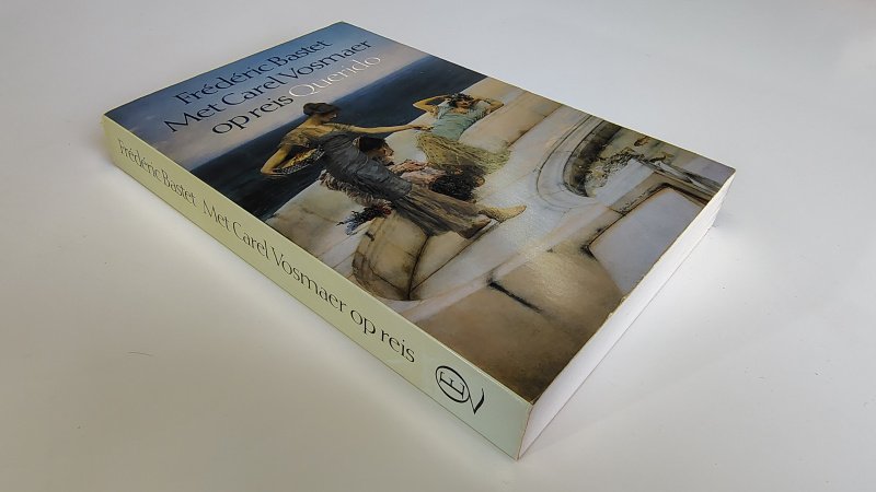 Tweedehands boek: Met Carel Vosmaer op reis van auteur Frédéric Louis Bastet - Paperback met rechte rug zonder leesvouwen. Rug en achterkant kaft licht verkleurd. Lichte gebruikerssporen randen kaft en rug. Ex-libris reliëf stempeltje voorin, verder onbeschreven en netjes.