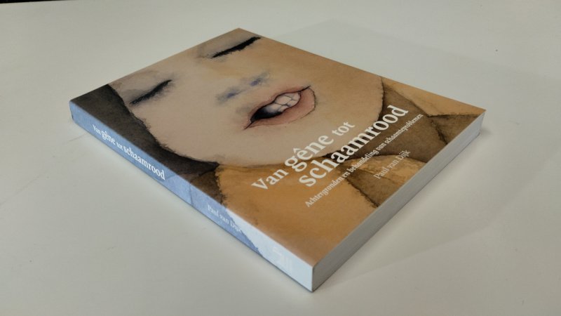 Tweedehands boek: Van gêne tot schaamrood van auteur Paul van Dijk, Rob Heijman - In zeer goede staat. Nederlandstalige softcover, met geringe gebruikssporen aan de kaft. Ex Libris relief stempel en boodschap voorin. Pagina's netjes, onbeschreven en stevig in de binding