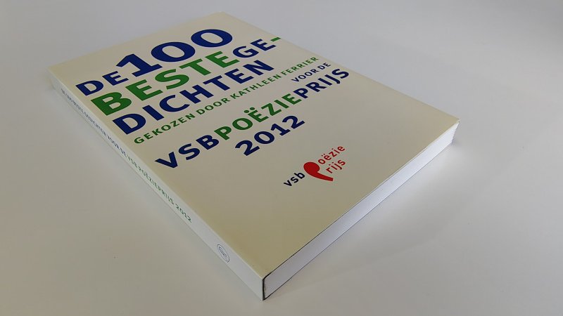 Tweedehands boek: De 100 beste gedichten van auteur Samengesteld Kathleen Ferrier - Paperback met flappen, rechte rug zonder leesvouwen. Minimale gebruikerssporen puntjes kaft. Ex-libris reliëf stempeltje voorin, verder onbeschreven en netjes.