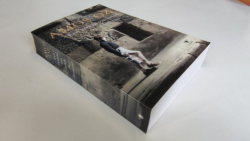 Tweedehands boek: Een verhaal van liefde en duisternis van auteur Amos Oz, Hilde Pach - Paperback met rechte rug zonder leesvouwen. Minimale gebruikerssporen randen kaft. Ex-libris reliëf stempeltje voorin. Plus begeleidend schrijven van de auteur.