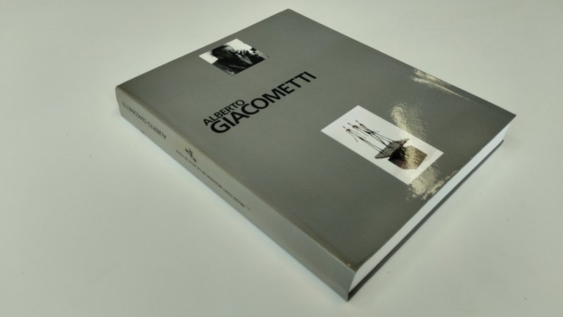 Tweedehands boek: Alberto Giacometti van auteur Alberto Giacometti, Musée d'art moderne de la ville de Paris - In goede staat. Franstalige softcover. Lichte gebruikssporen aan de kaft, met name achterkant een klein plekje. ex Libris reliefstempel voorin. Binnenwerk in zeer goede staat.