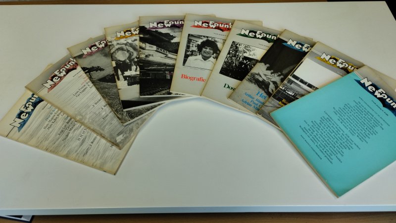 Tweedehands boek: New Found Land – complete reeks van auteur Diverse auteurs - In goede staat. Nederlandstalige softcovers met gelijmde rug. Omslagen en randen zijn zichtbaar verkleurd/vergeeld en vertonen lichte gebruiks- en ouderdomssporen; verder een nette, samenhangende set. Pagina's netjes en onbeschreven