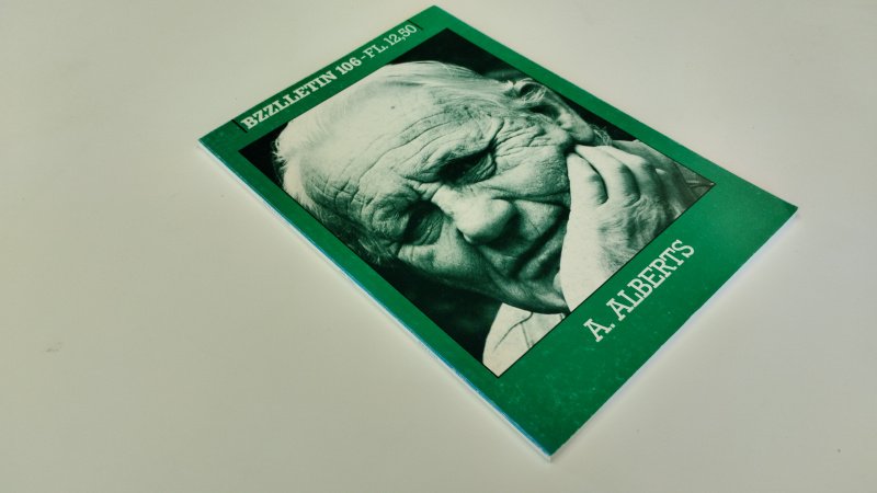 Tweedehands boek: Bzzlletin 106 van auteur A. Albers - In goede staat. Nederlandstalig tijdschrift. Lichte gebruikssporen aan de kaft. Pagina's netjes en onbeschreven