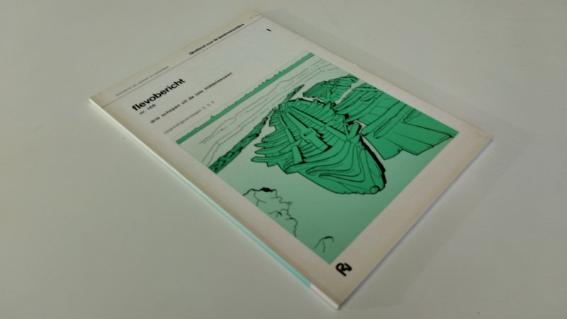 Tweedehands boek: Drie schepen uit de late middeleeuwen – met bijlagen van auteur H.R. Reinders, H. van Veen, K. Vlierman & P.B. Zwiers - In goede staat. Nederlandstalige softcover met afzonderlijk bijlagendeel. Lichte verkleuring en geringe gebruiks- en ouderdomssporen aan omslagen en randen.