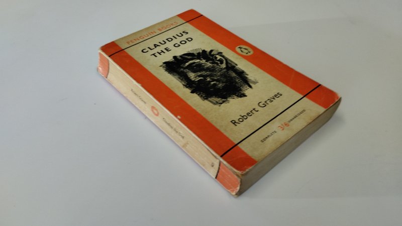 Tweedehands boek: Claudius the god van auteur Robert Graves - In redelijke staat. Engelstalig pocketboek met verkleuring en gebruikssporen aan de kaft. Holle rug. Op schutblad geschreven. Rest van de pagina's verkleurd, maar onbeschreven