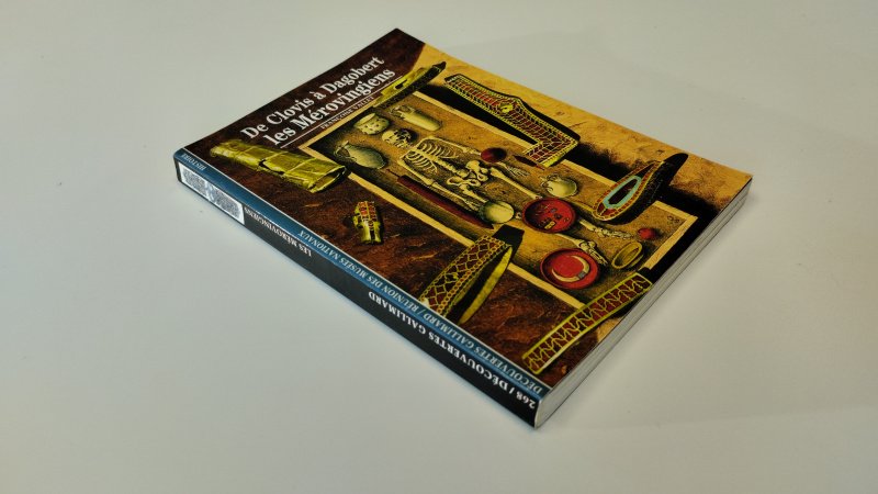 Tweedehands boek: De Clovis a Dagobert les Merovingiens van auteur Francoise Vallet - In goede staat. Franstalige softcover. Ex libris reliefstempel voorin. Kaft met lichte gebruikssporen. Pagina's netjes, onbeschreven en stevig in het boekwerk