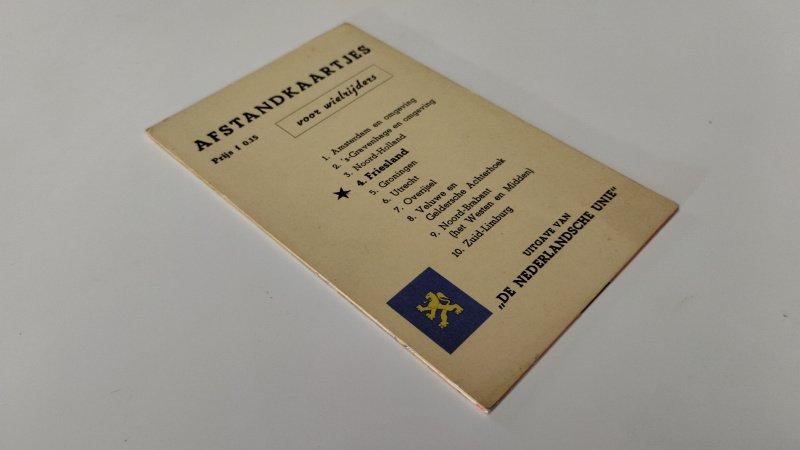 Tweedehands boek: Afstandkaartje voor wielrijders nr 4 Friesland van auteur Diverse auteurs - In goede staat. Lichte gebruikssporen.