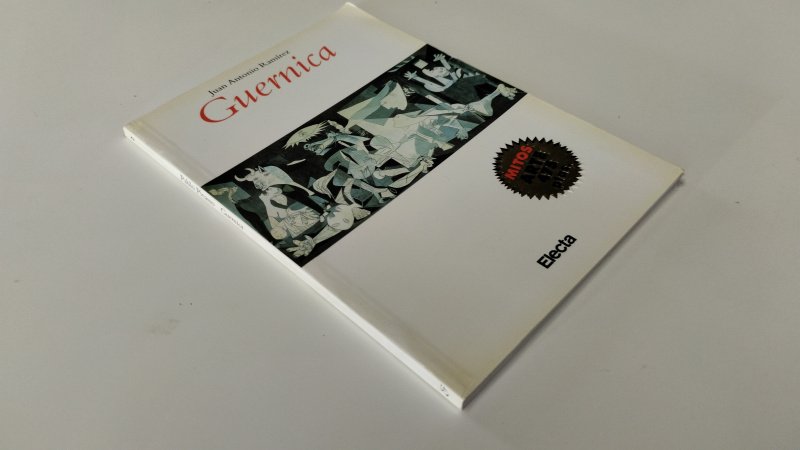 Tweedehands boek: Guernica van auteur Juan Antonio Ramírez - In goede staat. Spaanstalige softcover. De kaft heeft lichte gebruikssporen en is licht verkleurd. Ex Libris reliefstempel voorin. Pagina's netjes, onbeschreven en stevig in het boekwerk