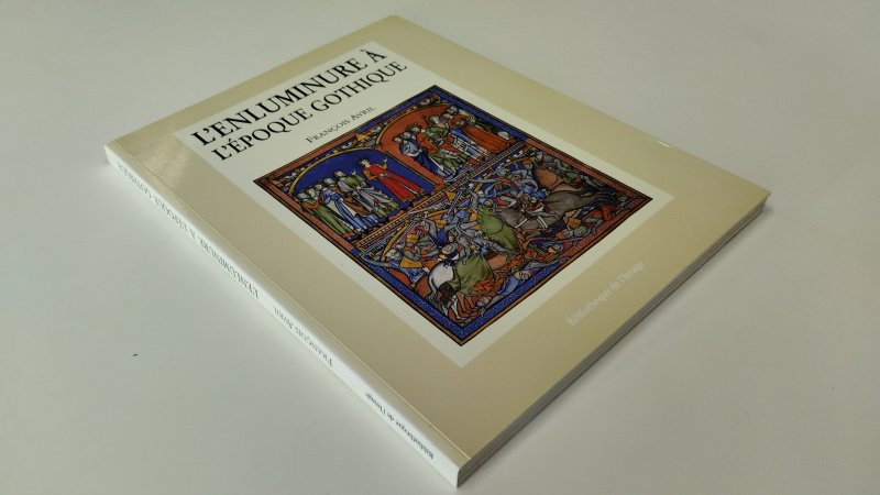 Tweedehands boek: L'enluminure à l'époque gothique van auteur François Avril - In goede staat. Franstalige hardcover met stofomslag. Lichte gebruikssporen aan de kaft. Ex Libris reliefstempel voorin. Het wit van de pagina's is licht verkleurd, maar netjes, onbeschreven en stevig in de binding