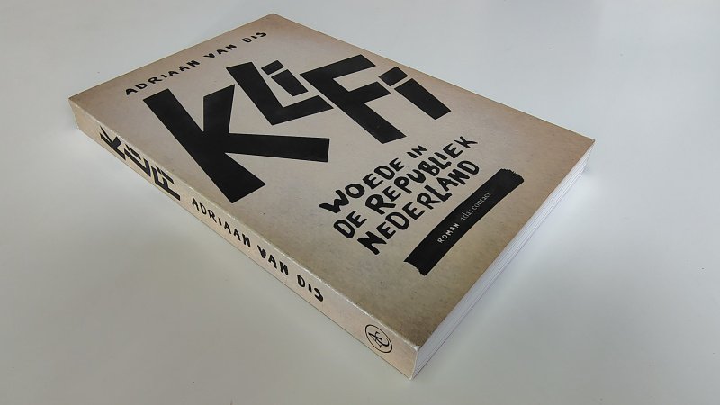 Tweedehands boek: KLIFI. Woede in de republiek Nederland van auteur Adriaan van Dis - Paperback met rechte rug zonder leesvouwen. Lichte verkleuring kaft. Lichte gebruikerssporen kaft. Binnenwerk onbeschreven en netjes.