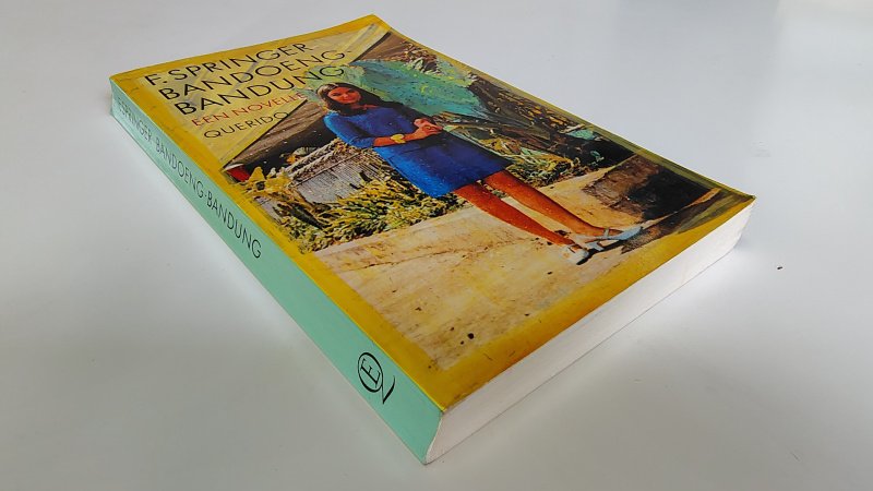 Tweedehands boek: Bandoeng-Bandung van auteur F. Springer - Paperback met licht scheef ruggetje en lichte leesvouw. Lichte gebruikerssporen puntjes kaft. Binnenwerk netjes en onbeschreven.