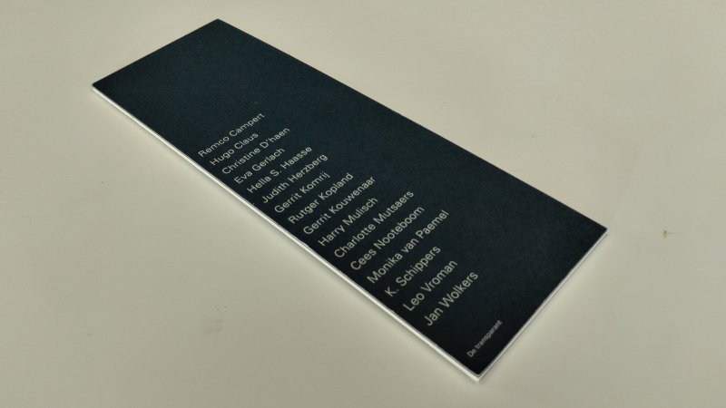 Tweedehands boek: De transparant van auteur Remco Campert e.a. - In goede staat. Nederlandstalige gekartonneerde leporello-uitgave. Lichte gebruikssporen aan omslag, hoeken en randen. Binnenwerk zo goed als nieuw.