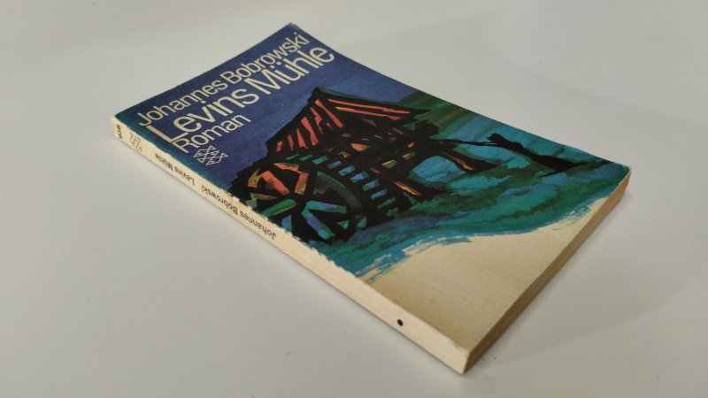 Tweedehands boek: Levins Mühle van auteur Johannes Bobrowski - In redelijke staat. Duitstalige paperback met verkleuring en gebruikssporen aan de kaft. Pagina's verkleurd, maar onbeschreven en goed in de binding