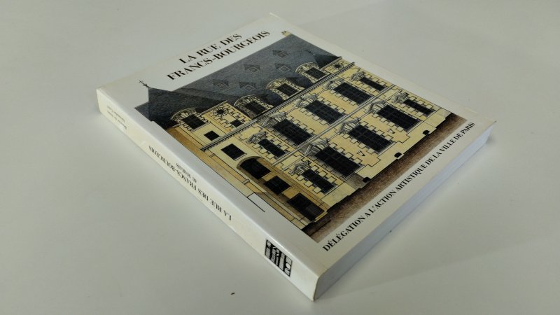 Tweedehands boek: La Rue des Francs-bourgeois au Marais van auteur Béatrice de Andia, Alexandre Gady - In goede staat. Franstalige softcover met lichte gebruikssporen aan de kaft. Ex Libris reliefstempel voorin. Pagina's onbeschreven. Enkele pagina's vertonen gebruikssporen. Netjes