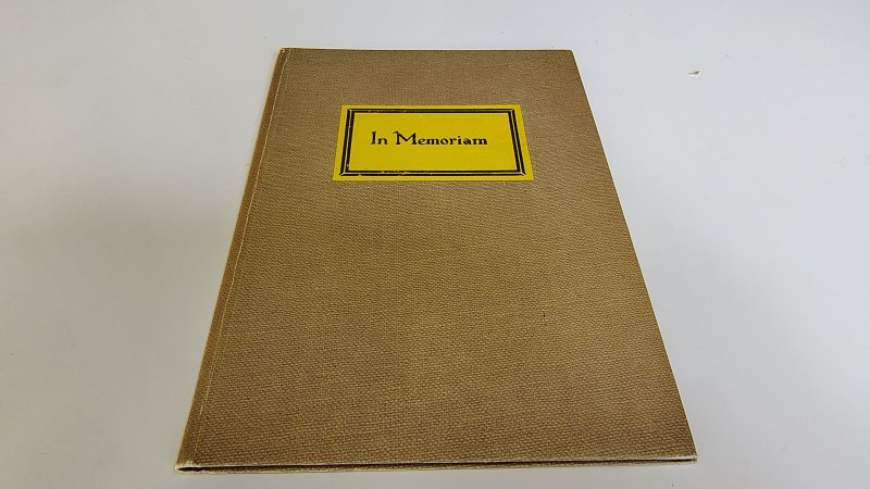 Tweedehands boek: In memoriam van auteur J.W.F. Werumeus Buning - Hardcover met lichte verkleuring en slijtage onder en bovenzijde rug en puntjes kaft. Aantekening en ex-libris reliëf stempeltje voorin. Roestvlekjes.