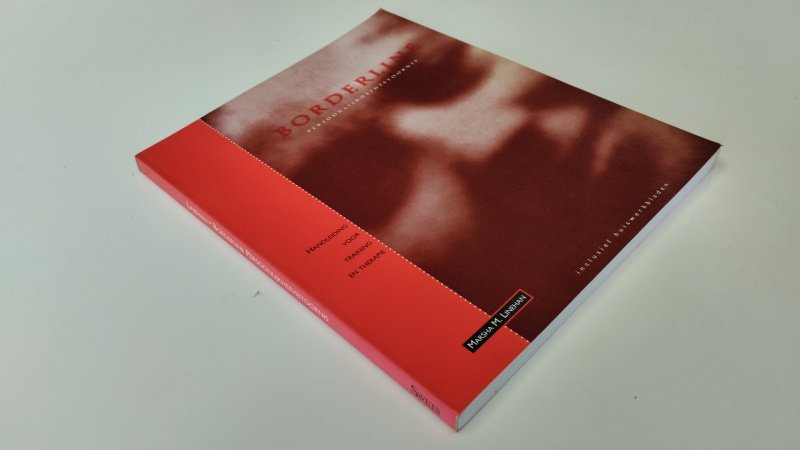 Tweedehands boek: Borderline persoonlijkheidsstoornis van auteur Marsha M. Linehan - In goede staat. Nederlandstalige softcover. Lichte gebruikssporen aan de kaft. De pagina's zijn onbeschreven, aan de rand iets verkleurd en stevig in de binding.