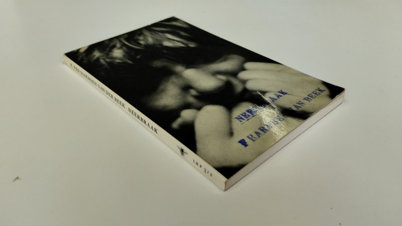 Tweedehands boek: Neerbraak van auteur F. ten Harmsen van der Beek - Goed. Nederlandstalige paperback. Kaft en rug vertonen lichte gebruikssporen en geringe verkleuring; hoeken en randen zijn licht gesleten. Pagina's netjes, onbeschreven en stevig in de binding.