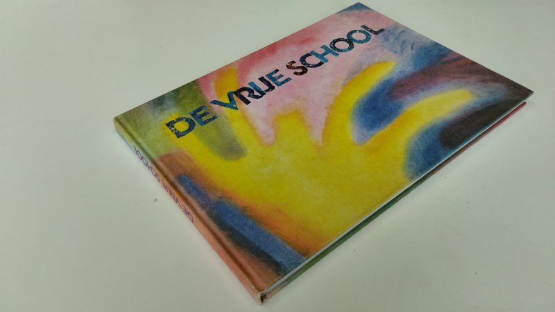 Tweedehands boek: De vrije school van auteur Frans Carlgren - In goede staat. Nederlandstalige hardcover. Lichte gebruikssporen aan de kaft. Pagina's het wit heel licht verkleurd, netjes, onbeschreven en stevig in de binding