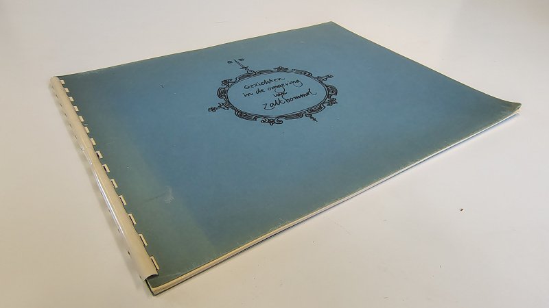 Tweedehands boek: Gezichten in de omgeving van Zaltbommel van auteur Tekeningen van Th. Laurentius - Plastic ringband oblong formaat. Kaft licht verkleurd en lichte slijtage. Ex-libris reliëf stempeltje voorin.