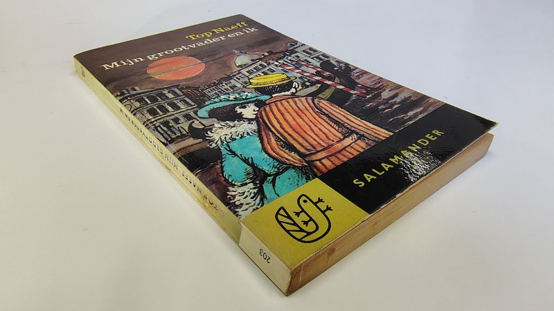 Tweedehands boek: Mijn grootvader en ik van auteur Top Naeff - Salamander pocket nummer 203. Lichte slijtage randen kaft. Vlekjes op de snede. Binnenwerk onbeschreven en netjes.