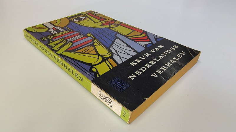 Tweedehands boek: Keur van Nederlandse verhalen van auteur Verzameld door P. Maassen - Prisma pocket nummer 717. Rechte rug met lichte leesvouwen. Slijtage randen kaft en rug, binnenwerk onbeschreven en netjes.