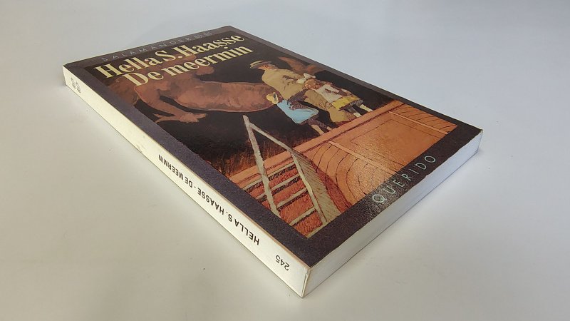 Tweedehands boek: De Meermin van auteur Hella S. Haasse - Salamander pocket nummer 245. Rechte rug zonder leesvouwen. Lichte slijtage randen kaft, Achterkant kaft verkleurd. Binnenwerk onbeschreven en hagelwit