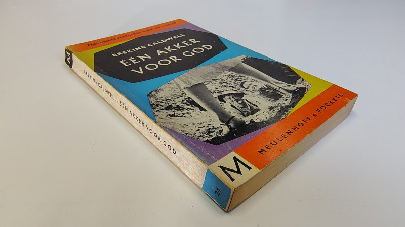 Tweedehands boek: Eén akker voor God van auteur Erskine Caldwell - Meulenhoff pocket nummer 24. Licht scheef ruggetje met leesvouwtjes. Slijtage randen kaft en rug. Binnenwerk onbeschreven en netjes.