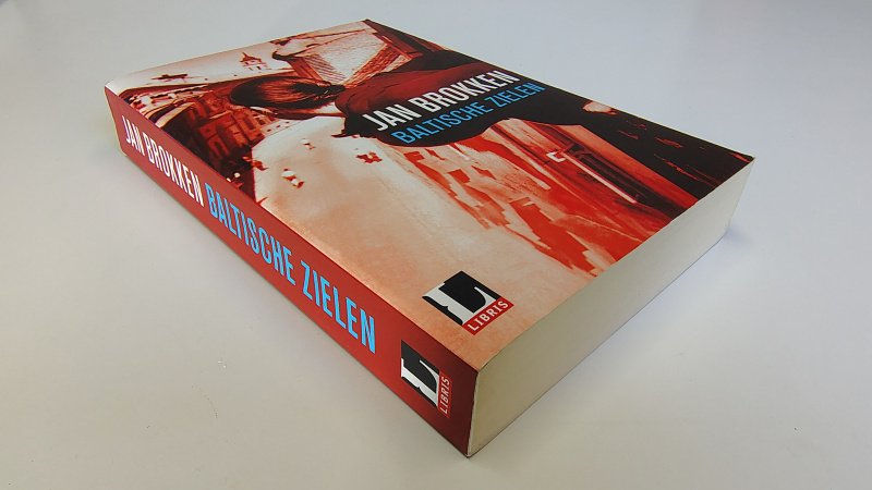 Tweedehands boek: Baltische zielen van auteur Jan Brokken - Paperback met rechte rug zonder leesvouwen. Minimale gebruikerssporen randen kaft. Laatste drie bladzijde aan de snede wat roestvlekjes. Binnenwerk verder onbeschreven en netjes.