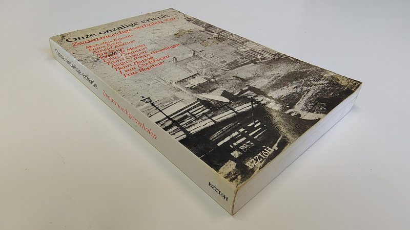 Tweedehands boek: Onze onzalige erfenis van auteur Meerdere schrijvers - Paperback met rechte rug zonder leesvouwen. Lichte slijtage randen kaft. Binnenwerk onbeschreven en nejtes.