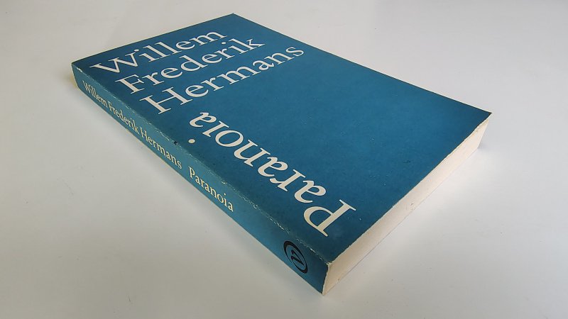 Tweedehands boek: Paranoia van auteur Willem Frederik Hermans - Paperback met rechte rug zonder leesvouwen. Lichte slijtage randen rug en kaft. Binnenwerk onbeschreven en netjes.