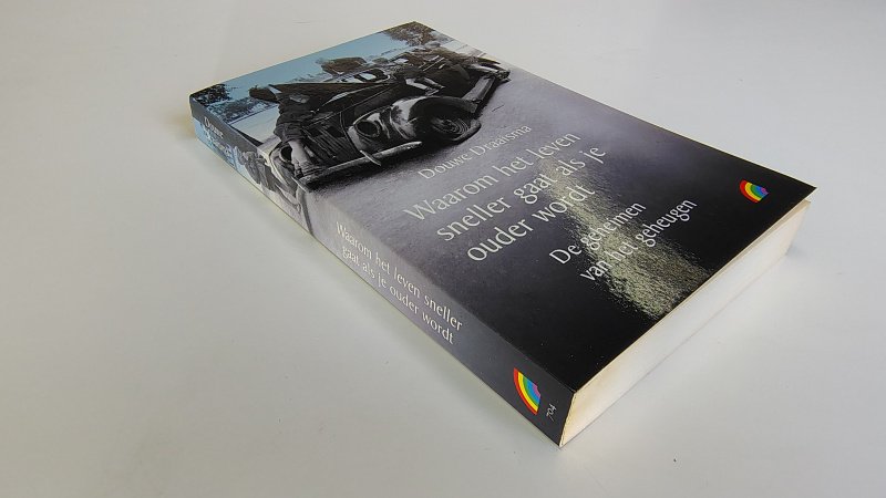 Tweedehands boek: Waarom het leven sneller gaat van auteur Douwe Draaisma - Rainbow paperback 704 met rechte rug zonder leesvouwen. Minimale gebruikerssporen puntjes kaft. Binnenwerk onbeschreven en netjes.