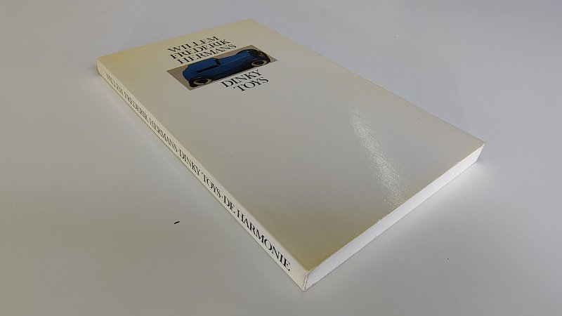 Tweedehands boek: Dinky toys van auteur Willem Frederik Hermans - Paperback met rechte rug zonder leesvouwen. Compact formaat 11X18CM. Lichte verkleuring kaft. Binnenwerk onbeschreven en netjes.