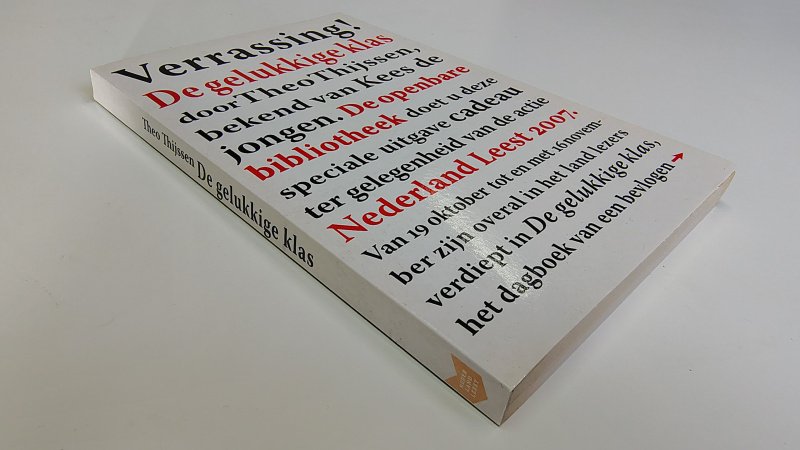 Tweedehands boek: De gelukkige klas van auteur Theo Thijssen - Paperback met rechte rug zonder leesvouwen. Lichte gebruikerssporen randen kaft. Binnenwerk als nieuw!