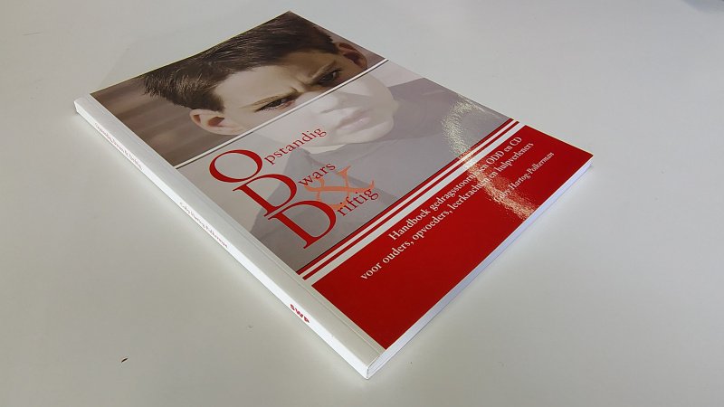 Tweedehands boek: Opstandig Dwars & Driftig van auteur Coby Hartog Polkerman - Paperback met minimale gebruikerssporen puntjes kaft. Binnenwerk als nieuw!