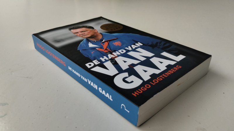 Tweedehands boek: De hand van Van Gaal van auteur Hugo Logtenberg - In goede tot zeer goede staat. nederlandstalige softcover. Lichte gebruikssporen aan de kaft(leesvouwtje in de rug'. Pagina´s netjes en onbeschreven