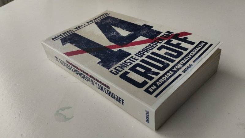 Tweedehands boek: 14 gemiste oproepen van Cruijff van auteur Michel van Egmond - In zeer goede staat. Nederlandstalige softcover. Lichte gebruikssporen aan kaft en pagina´s. Netjes en onbeschreven.