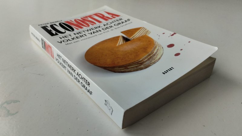 Tweedehands boek: Eco Nostra van auteur Peter Siebelt - In goede tot zeer goede staat. nederlandstalige softcover. Lichte gebruikssporen aan de kaft. Vlekje binnenkant kaft. pagina´s netjes en onbeschreven