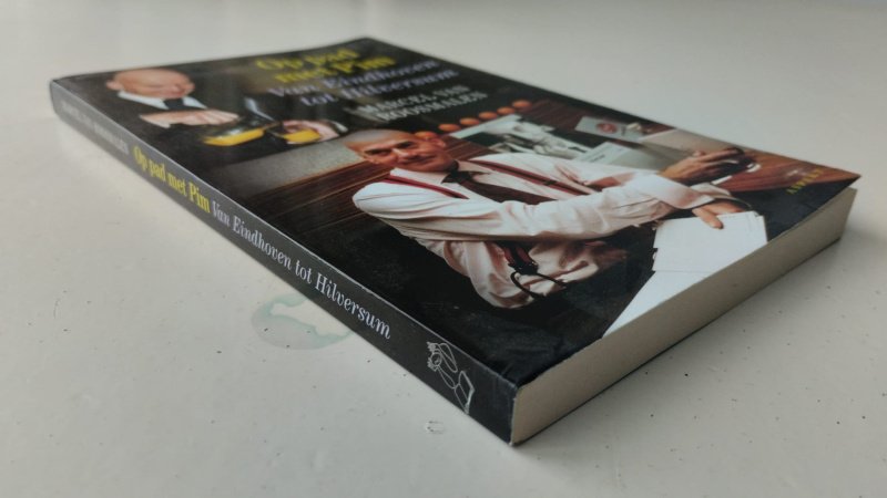 Tweedehands boek: Op pad met Pim van auteur Marcel van Roosmalen - In zeer goede staat. Nederlandstalige softcover. lichte gebruikerssporen aan de kaft. De pagina´s zijn zo goed als nieuw