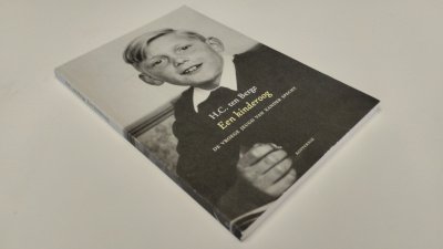 Boek met de titel: Een kinderoog. De vroege jeugd van Xander Specht