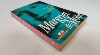 Boek met de titel: Eerst grijs dan wit dan blauw