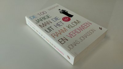 Boek met de titel: De 100-jarige man die uit het raam klom en verdween
