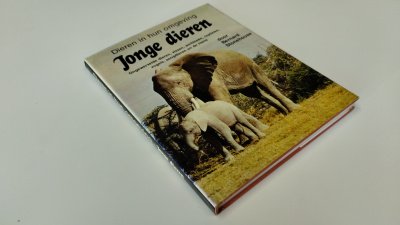 Boek met de titel: Dieren in hun omgeving, Jonge dieren